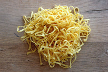 Lade das Bild in den Galerie-Viewer, Portraitfoto Elztäler Bandnudeln 3,5 mm