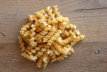 Lade das Bild in den Galerie-Viewer, Portraitfoto Spiralen unverpackt - Elztäler Dinkelnudeln